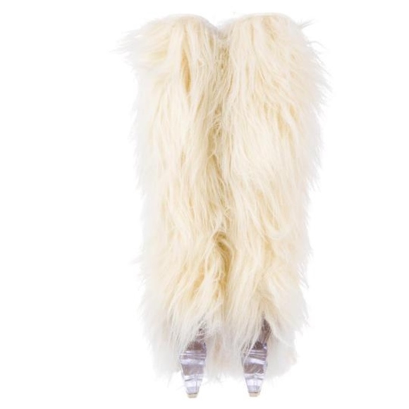 CHANEL 10A Faux Fur Boots - Picture 6 of 8